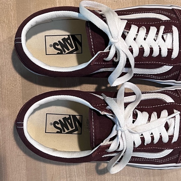 Vans Burgundy and White Old Skool men’s 9.5 w 11 Athletic Casual Shoes - Picture 2 of 7